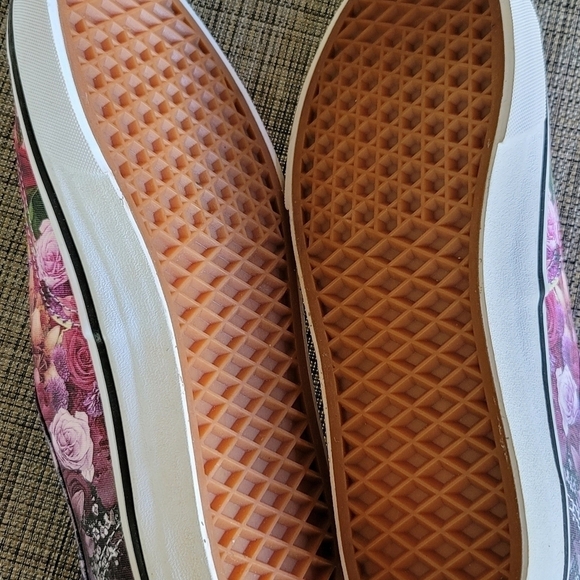 New Red/Purple Floral Rose VANS Shoes Size 8 - Picture 6 of 7
